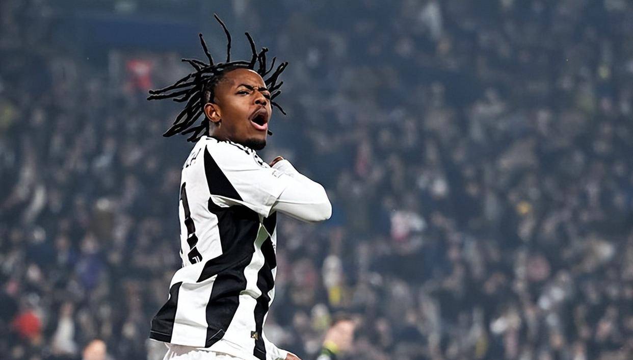 卡利亚里主帅赛后霸气出镜个人魅力获赞