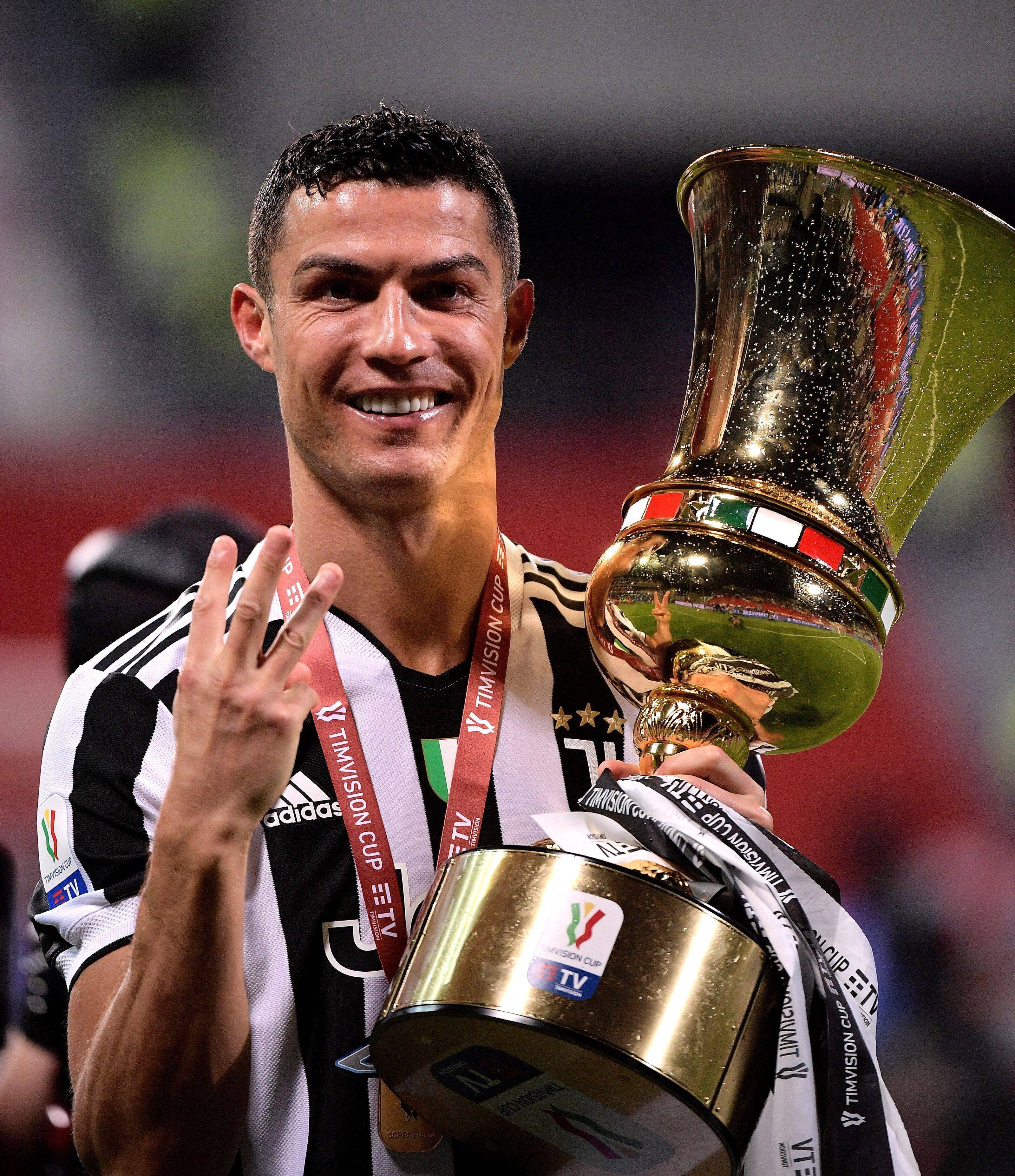 关于刷新纪录引发热议！，C罗在巴塞罗那比赛中夺冠全场沸腾不已的信息